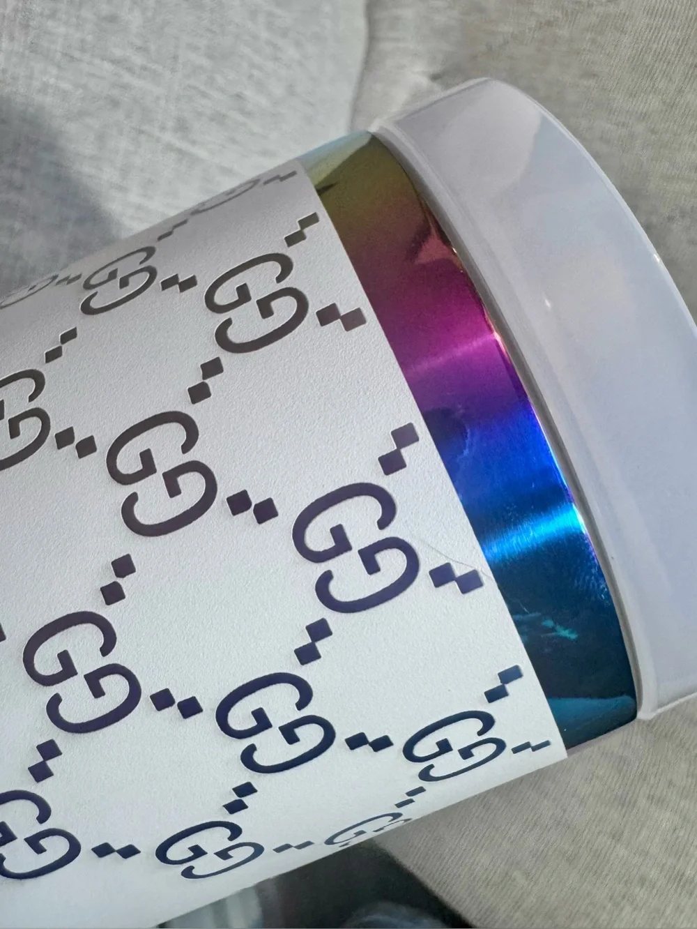 Stanley x Gucci White 40 oz. Flowstate Quencher H2.0 Tumbler Oil Slick Monogram - Picture 4 of 12
